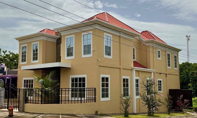 San Miguel House | Private Spacious Modern 4BR Home with Full Kitchen