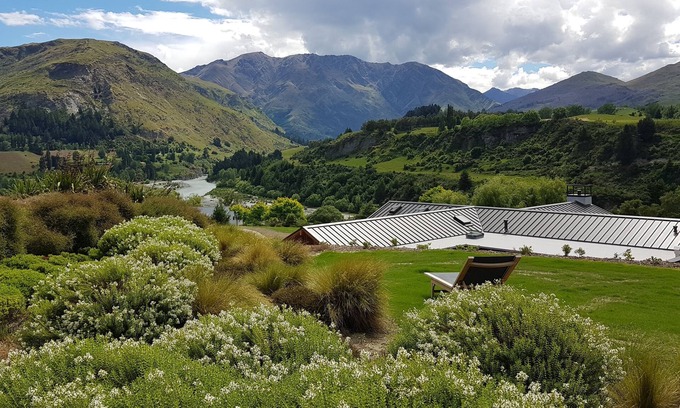 Lower Shotover Apartment | Private, spacious, peaceful escape for 1-4 people-Iconic Views-Spa pool-PERFECT!
