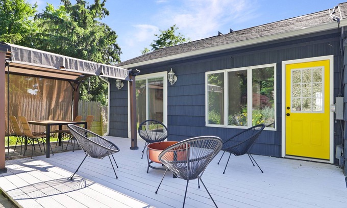 Fishkill House | Private Spring Paradise of Sunset Hill House