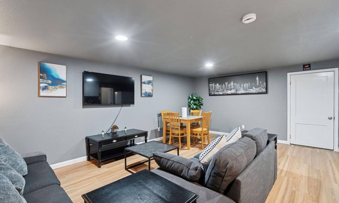 Irving House | Private Stay/Patio,Kitchen/parking/DFW
