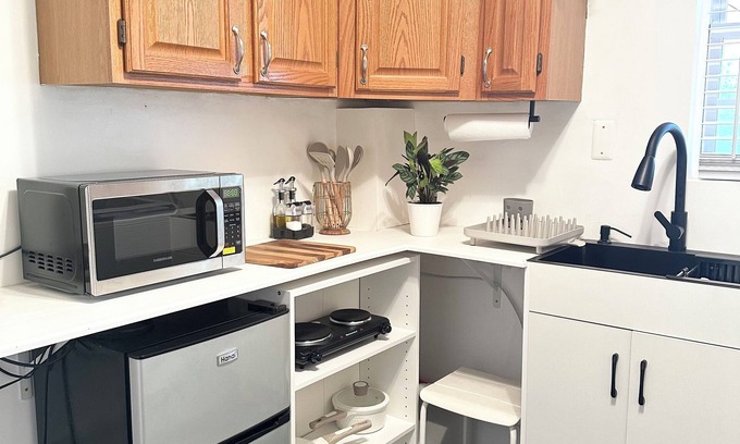 Colonia House | Private studio, Bedroom, living and bathroom, close to train to NY. Pet friendly
