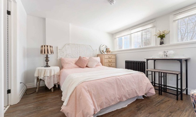 Burlington Apartment | Private Studio apartment Downtown - 2nd floor U5