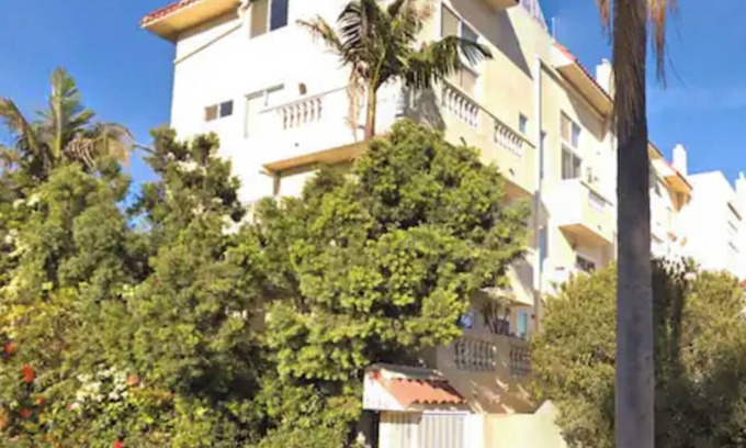Los Angeles Apartment | Private Studio & Bath + Patio. Near Venice Beach. Los Angeles