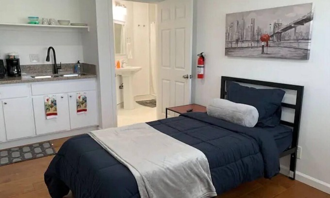 Castro Valley House | Private Studio/Downtown/Free Washer/Dryer/Fast Wi-Fi
