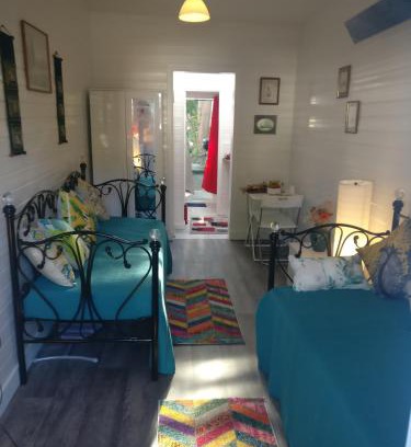 Hanger Hill Apartment | Private Studio Extension with Bathroom and Kitchen