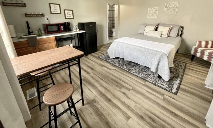 Rising Sun Apartment | Private studio in the heart of Rising Sun skips from the Rising Sun Casino!