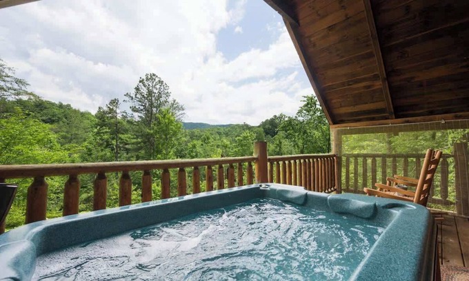 Sevierville Cabin | Private Studio Log Cabin! Hot Tub,Fireplace,Chill!