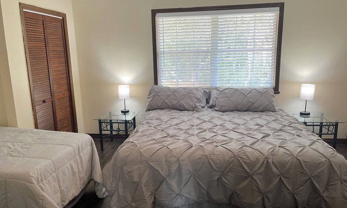 Leesburg Bed & Breakfast | Private suite 3 BR 1 BA with pool, balcony, boat parking