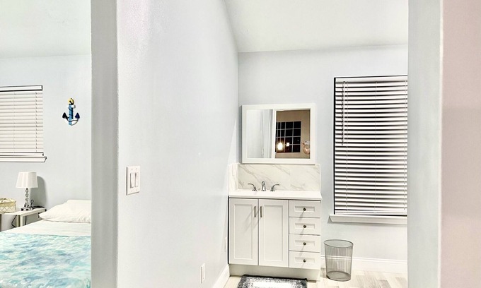 Barker Villa | Private suite close to highway 6