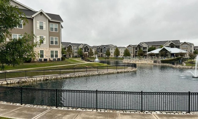 George Bush Park/Eldridge Apartment | Private suite in the Houston that has a gym and pool to relax in.