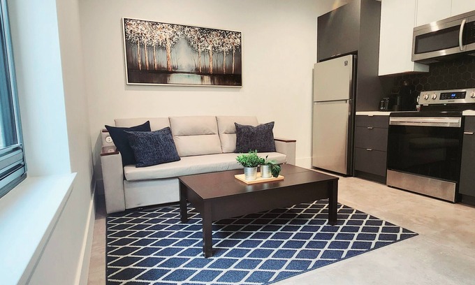 Britannia Beach House | Private suite/Squamish 10 mins/Two king beds/Hike-ride-ski-climb-golf