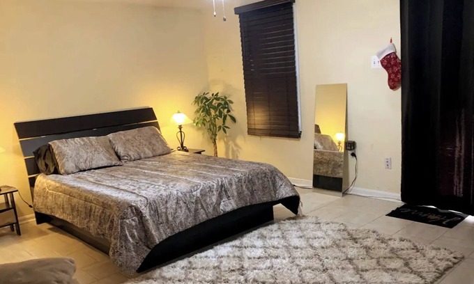 Newington Apartment | Private Suite w/free parking & high speed Wifi