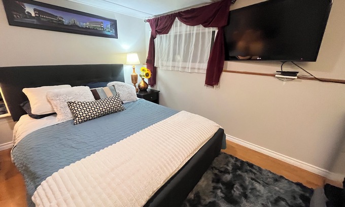 Regional District of Nanaimo Apartment | Private Suite w/Hot Tub | waterfall | 5 Min to Beach | 4 beds | long term stays
