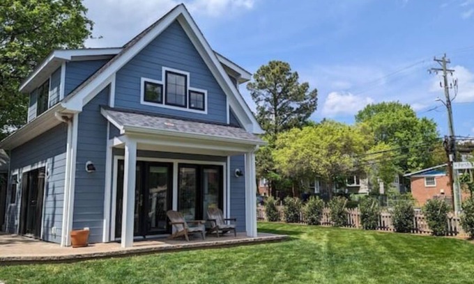 Lyon Park House | Private Sunny Cottage with King Bed + Yard/Patio
