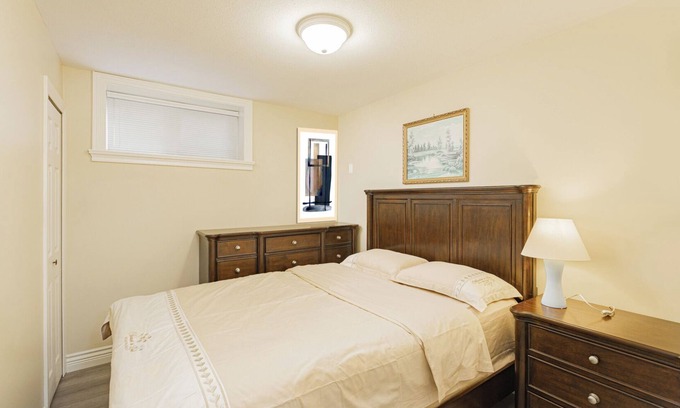 Marpole House | Private Sunny Cozy 1BR Suite