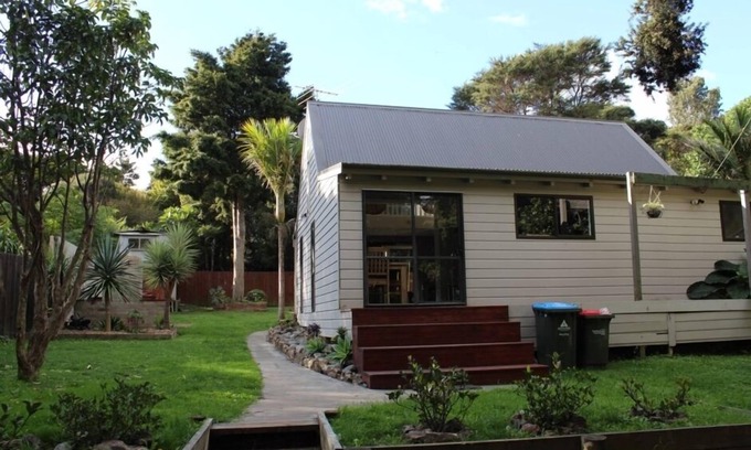 Ostend House | Private, Sunny Waiheke Retreat With A Hot Spa