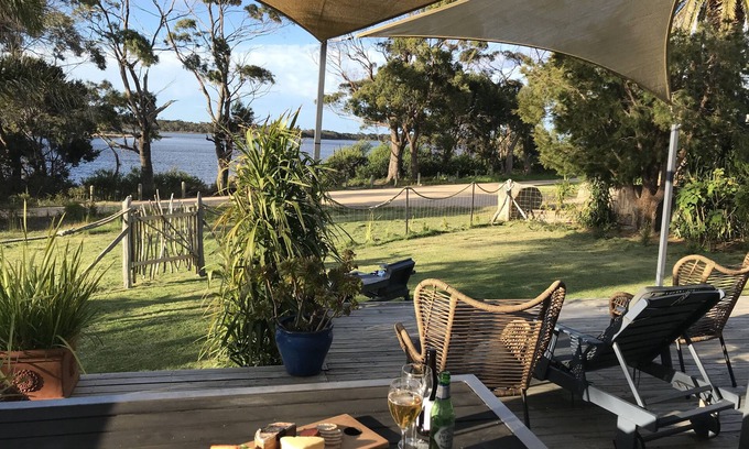 Binalong Bay Apartment | Private, sunny, waterfront retreat - Bay of Fires