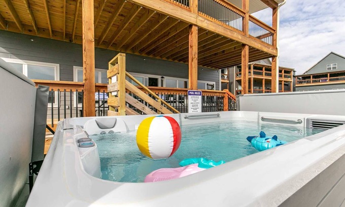 Hollister House | Private Swim Spa-Indoor Pool-Theatre and Game Room - Moonlit Waters