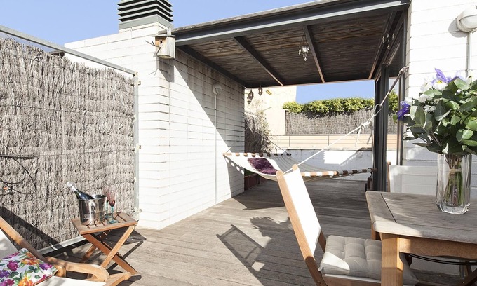 El Putget i Farro Apartment | Private Terrace Penthouse that Accommodates 6 guests near the center