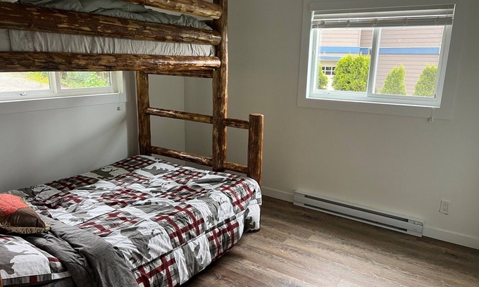 Mission House | Private & Tranquil Lakeside Retreat