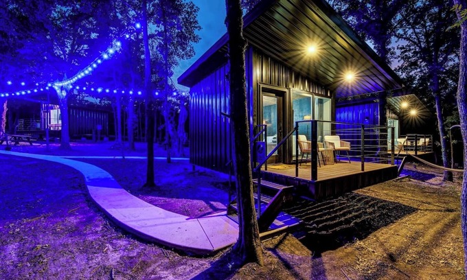 Alvord RV Rental | Private Treehouse Retreat | Sleeps 8 + Pickleball