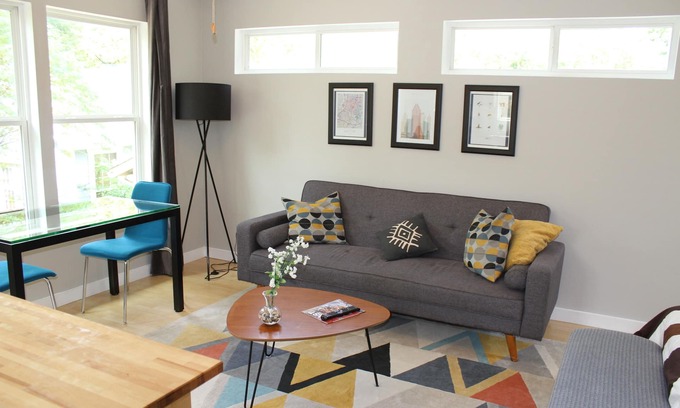 Cherrywood Apartment | Private treetop loft, walk to UT Campus, Stadium, St Davis hospital & downtown