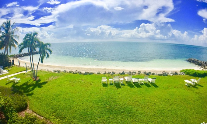 Key Colony Beach Condo | Private Tropical Beach White Sand-No Stairs-King Bed-Heated Pool- Superfast WiFi