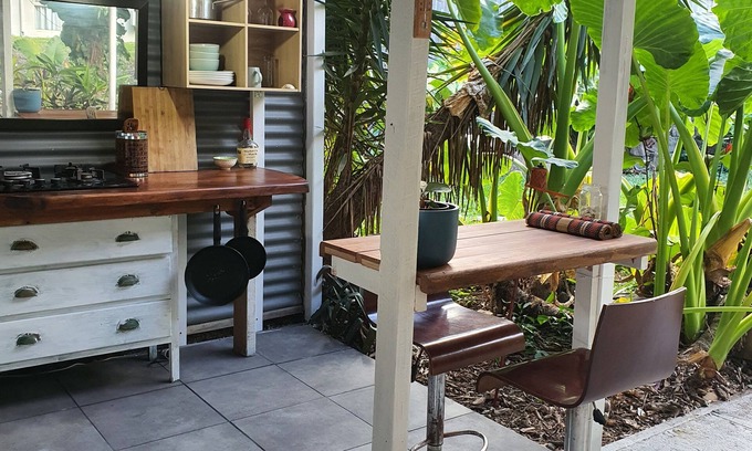 Cannonvale Villa | private tropical outdoor living 5 min from the beach.