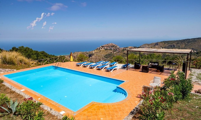 San Marco d'Alunzio Villa | Private Villa with Vineyard, Pool & Stunning Views - LA COLLINA DEI NEBRODI