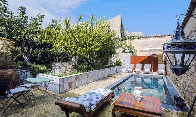 Palazzolo Acreide Historic Centre Villa | Private villa with swimming pool