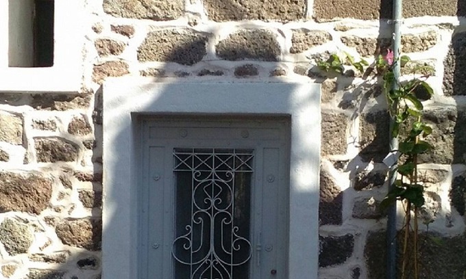 Mithimna House | Private Villa est.1750!Spacious and very quiet, for families, groups, workshops.