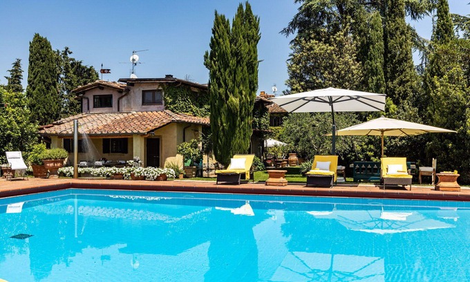 Figline e Incisa Valdarno Villa | Private Villa with WIFI, private pool, sauna, hot tub, A/C, TV, patio, close to Greve In Chianti