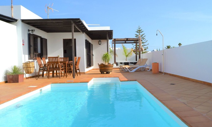 Tias Villa | Private Villa, sea views, sunny Swimming pool & BBQ near Puerto del Carmen