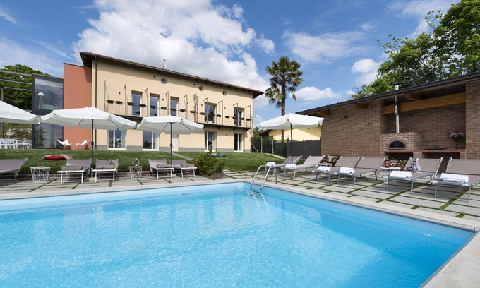 Monteu Roero Villa | Private Villa with private pool, A/C, WIFI, TV, patio, pets allowed, panoramic view, close to Alba