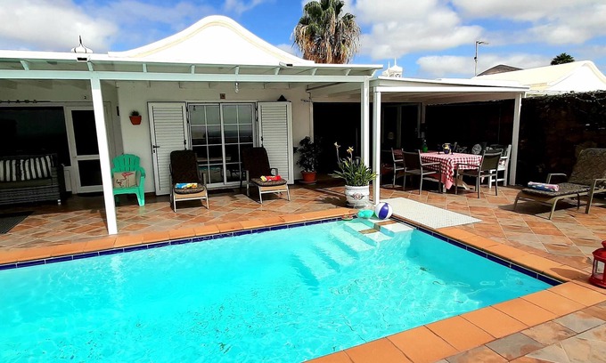 Tias Villa | PRIVATE VILLA WITH POOL, WIFI, SEA VIEWS, WELCOME FOODPACK, POOL TOWELS.