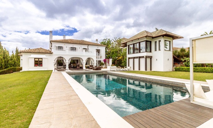 Sotogrande Villa | 🏌🏾♂️PRIVATE VILLA WITH POOL, ☀️GYM, WIFI SAN ROQUE CLUB GOLF SOTOGRANDE 💍Weddings -