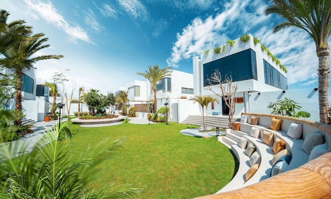 Al Barsha 1 Villa | Private villa with pool