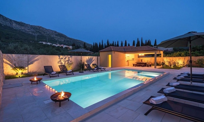 Komolac Villa | Private Villa with swimming pool in quiet area next to Dubrovnik.