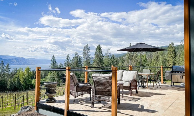 Okanagan-Similkameen House | Private Vineyard Home with Lake View