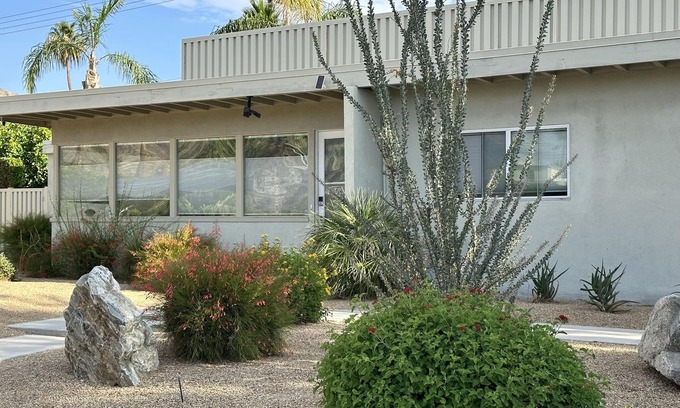 Tahquitz River Estates House | Private Warm Sands-Great Views, Mid Century, Close to Downtown