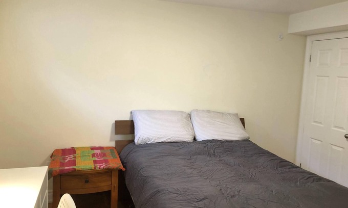 Willowdale House | Private washroom, close subway, Female preferable