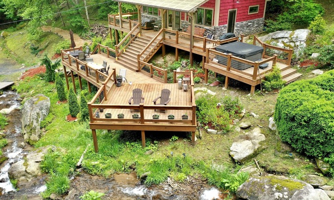Hot Springs House | Private Waterfalls, Creek, Firepit, Hot Tub, Hiking & Level II Charging