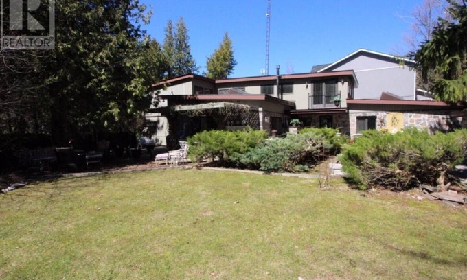 Isaacs Glen House | Private Waterfront Cottage at Kawartha Lakes
