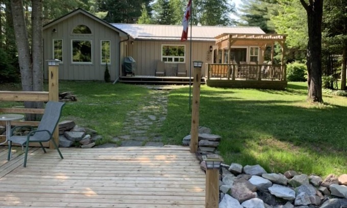 Norland Cottage | Private Waterfront Cottage, Rivermist Retreat