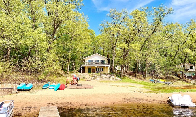 Baldwin Cottage | Private Waterfront - Basford & Big Star Lake