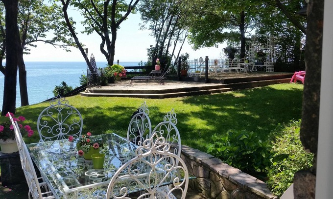 Port Colborne House | PRIVATE WATERFRONT