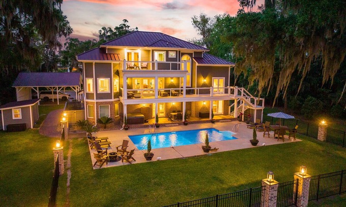 Montgomery House | Private Waterfront Estate w/Pool & Hot Tub - 10 Miles to Sav Historic District
