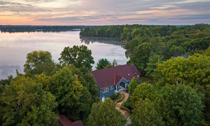 Rideau Lakes House | Private Waterfront Estate Cottage | Sleeps 16 | 4 Acres | Views!