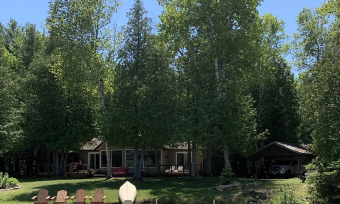 Cloyne House | Private waterfront getaway