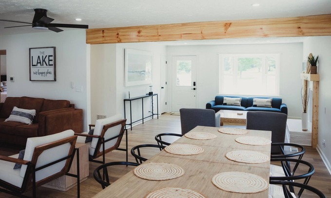 Cadiz House | Private waterfront lake retreat!